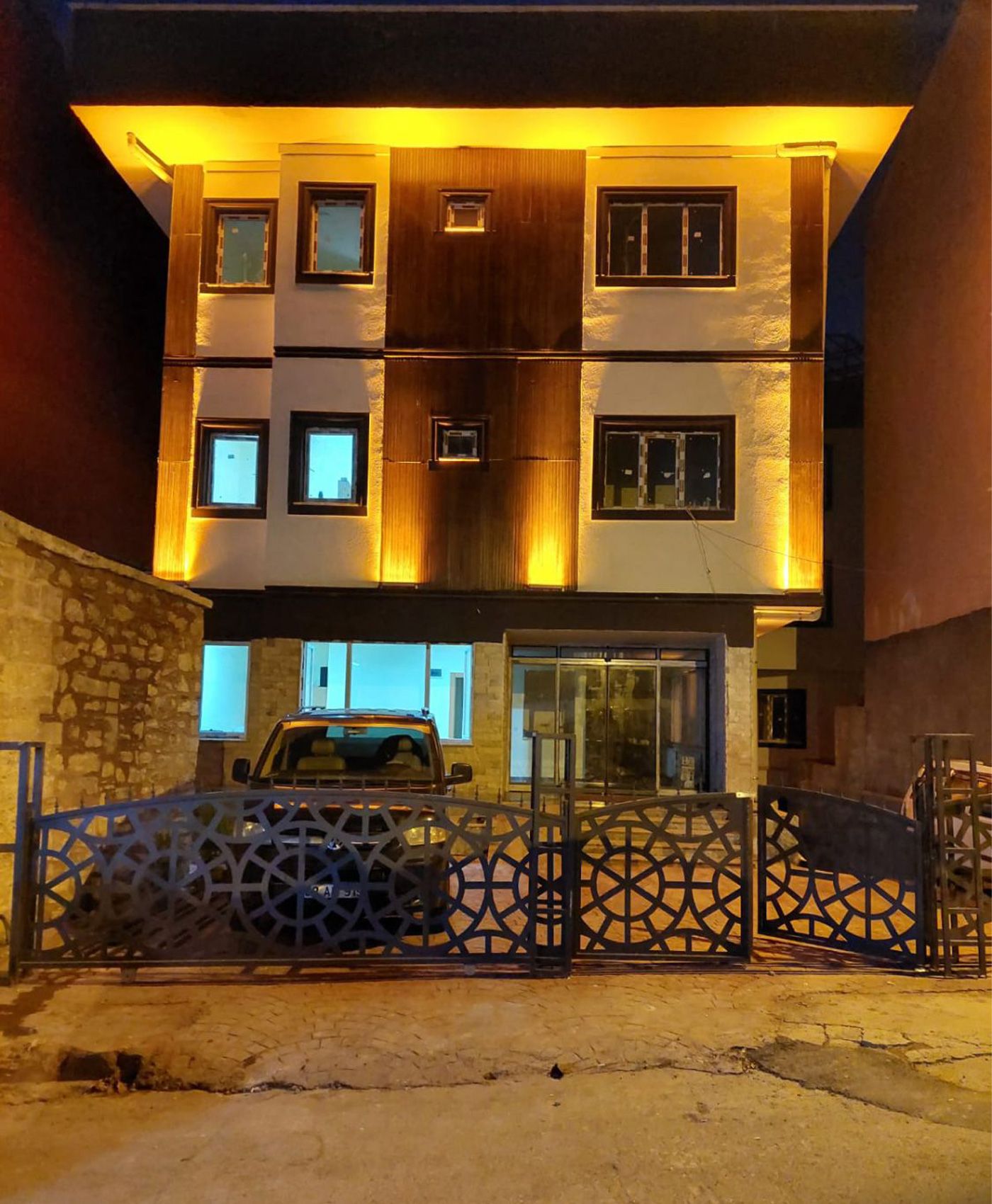 Ayzek Kız Öğrenci Yurdu